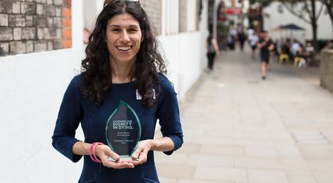 Nikkan and her award